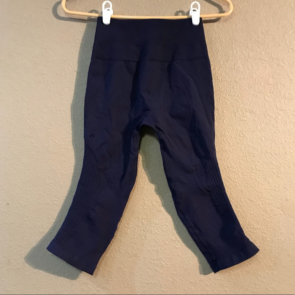 Size 2 lululemon athletica Compression Leggings - Picture 5 of 5